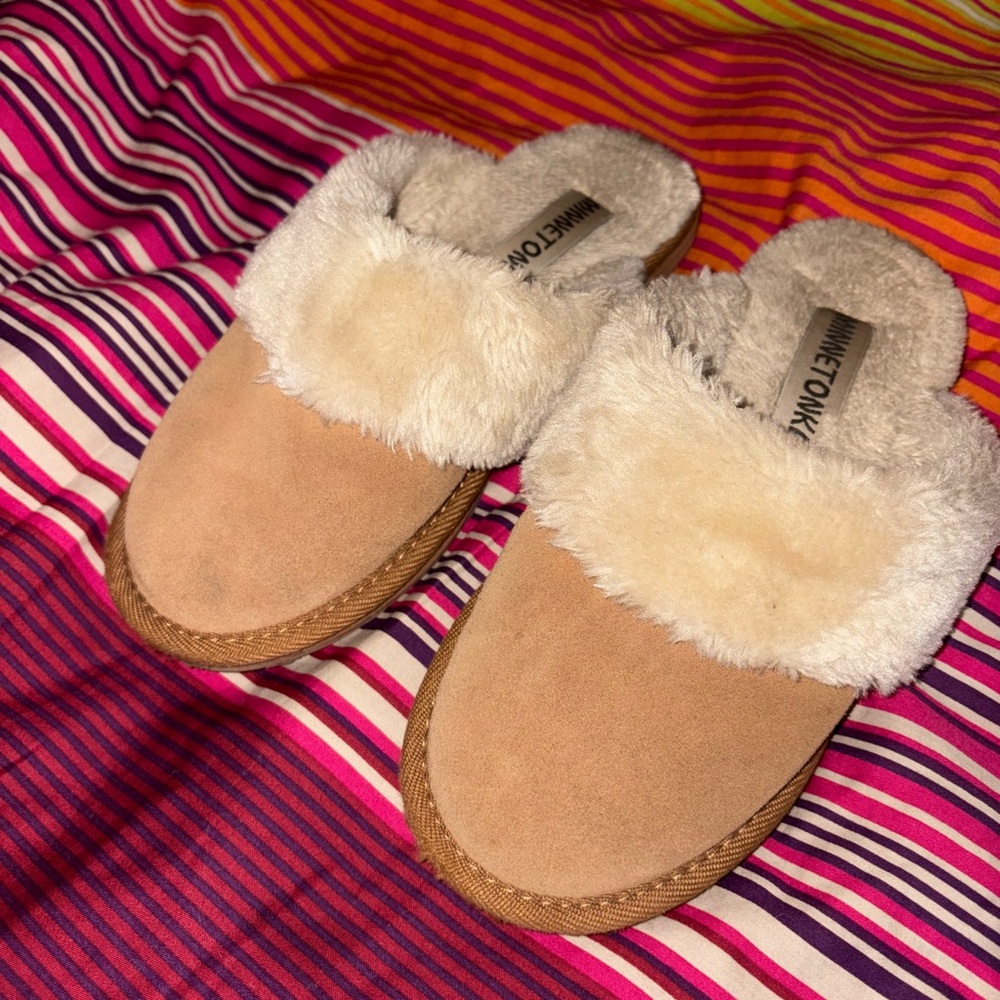 Minnetonka Beige Plush Slippers